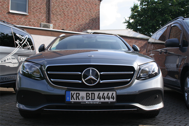 Picture of a black car